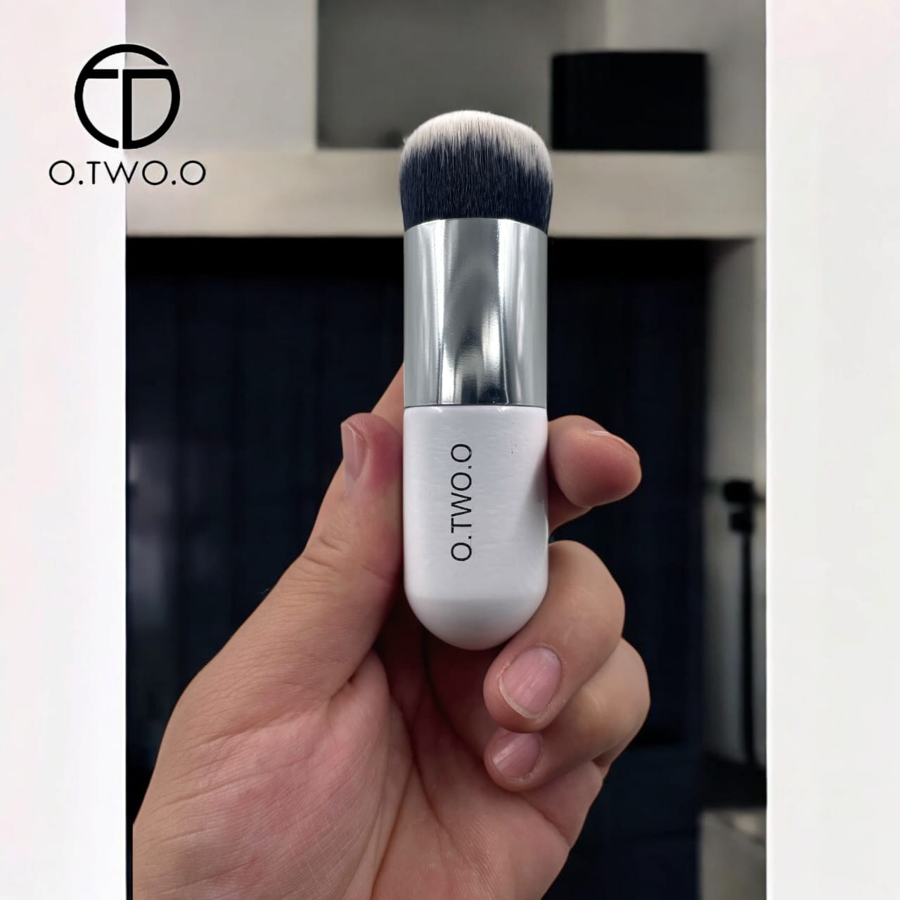 O.TWO.O Fluffy Brush