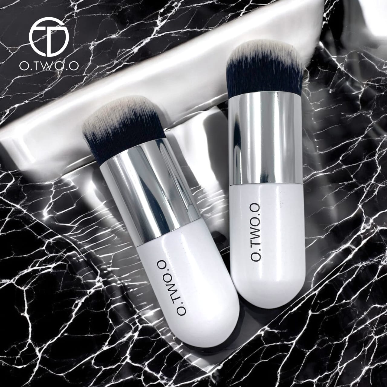 O.TWO.O Fluffy Brush