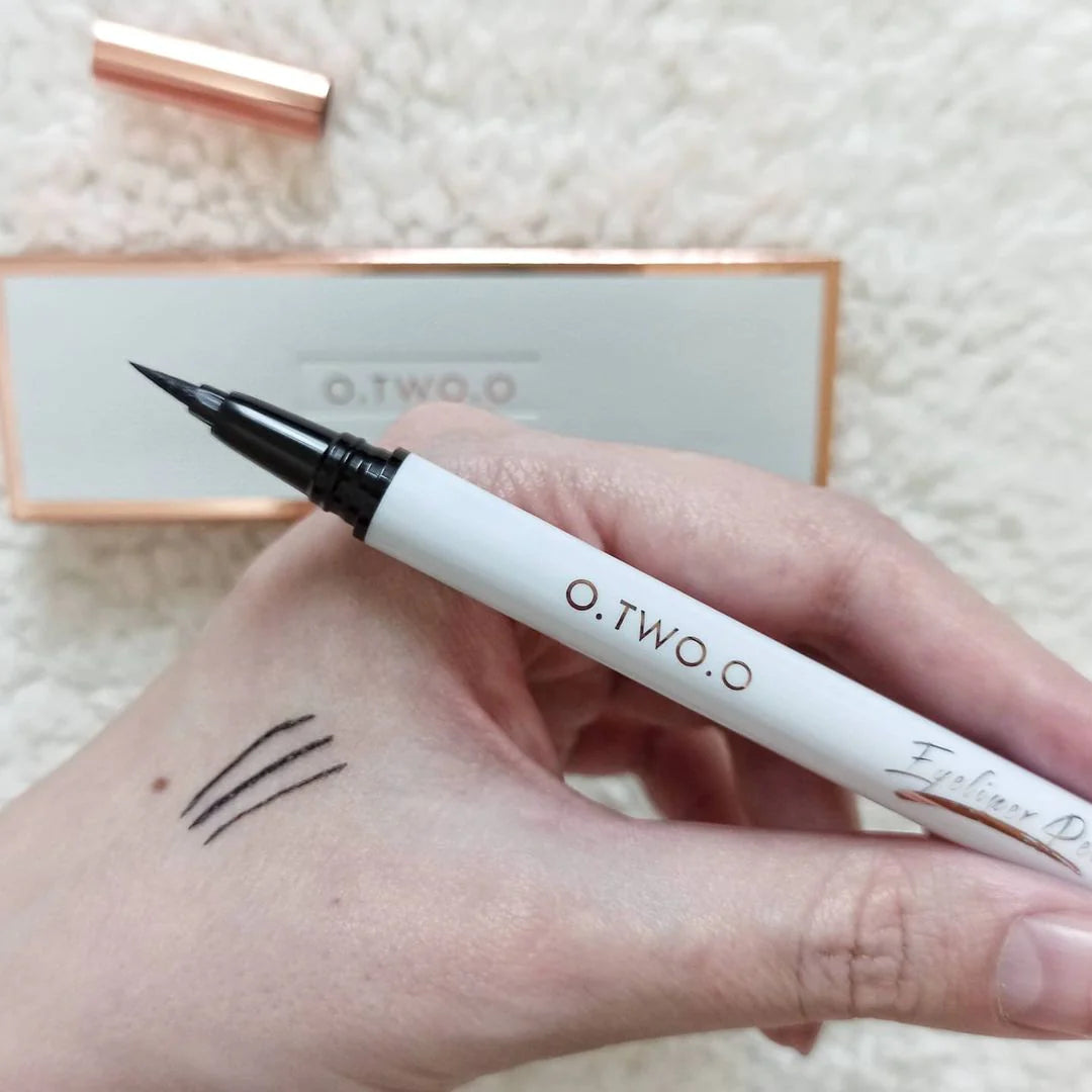 O.TWO.O Delicate Waterproof Eyeliner