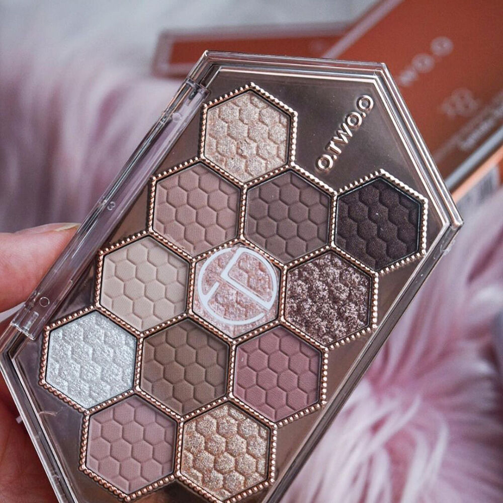 O.TWO.O Honeycomb Diamond Eye Shadow Palette